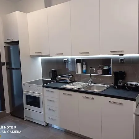 Sunny Penny's Modern Apartament